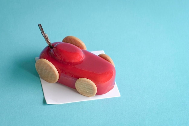 Gâteau Gatou en forme et en forme de voiture de sport rouge