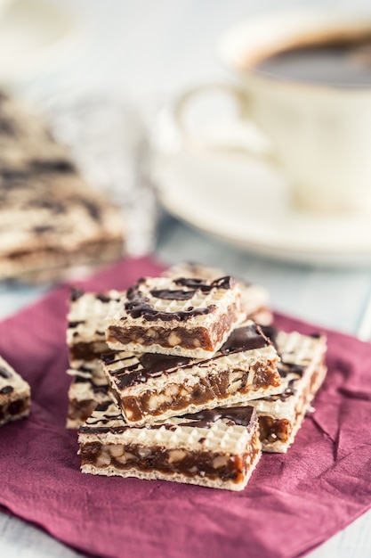 Un gâteau gaufré au caramel chocolat et noix Grilaz traditionnel slovaque et tchèque