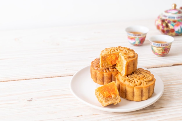 Gâteau de lune chinois saveur durian et jaune d'œuf pour la fête de la mi-automne