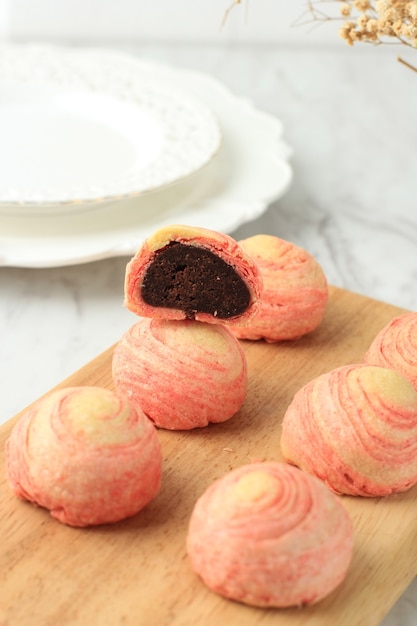 Gâteau de lune à mille couches, gâteaux de lune de style pâtisserie remplis de pâte de haricots au chocolat sucrée