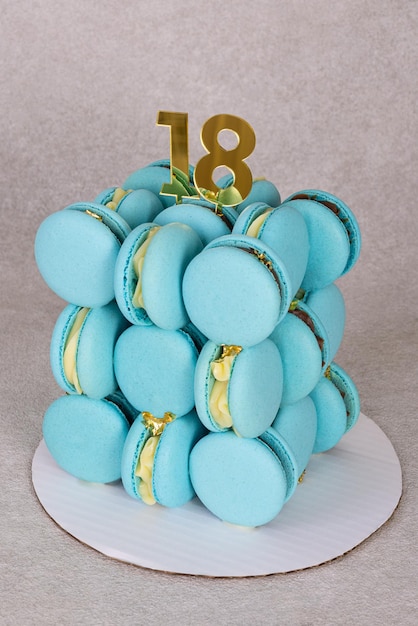 Gâteau macaron bleu amande insolite gâteau cube créatif pour 18 anniversaire