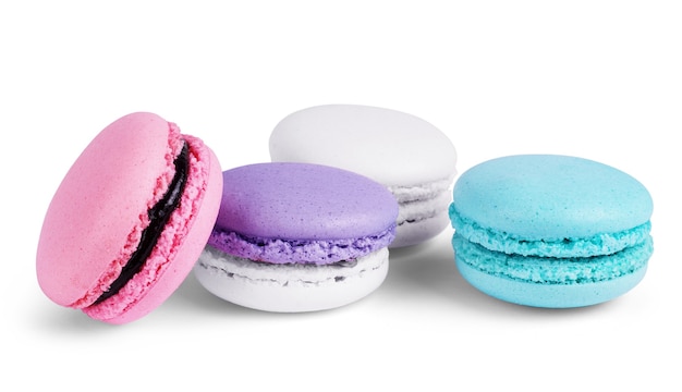 Gâteau macaron ou macaron isolé sur fond blanc, dessert sucré et coloré