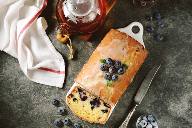 gâteau maison aux myrtilles au citron glacé