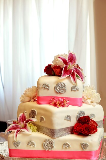 Photo gâteau de mariage décoratif traditionnel