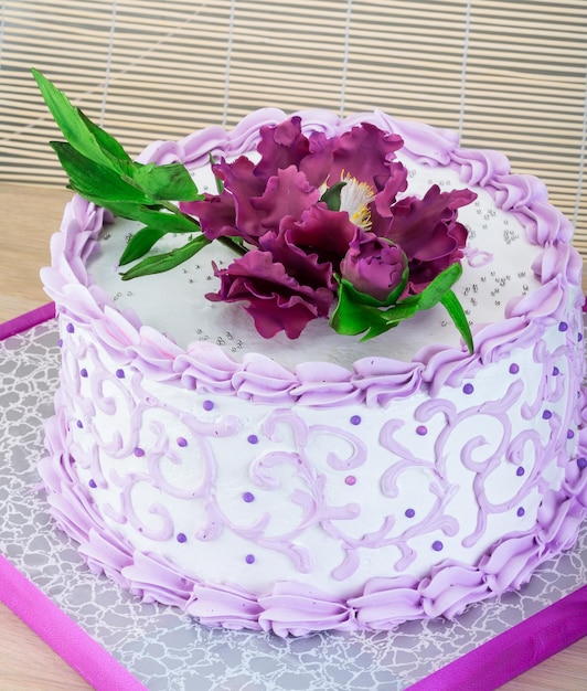 Gâteau de mariage avec fleur