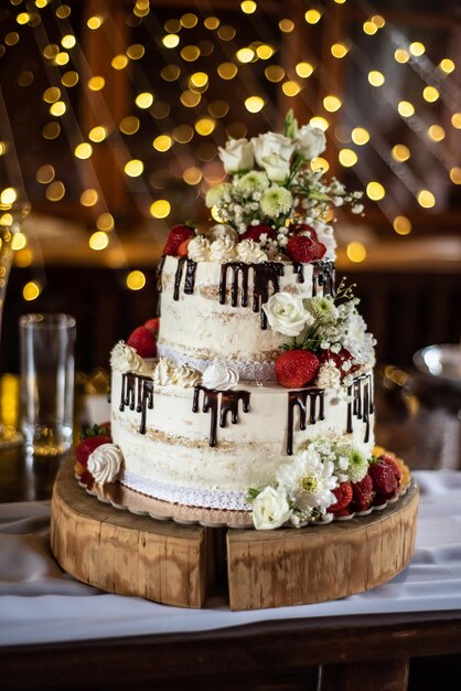 Photo un gâteau de mariage.