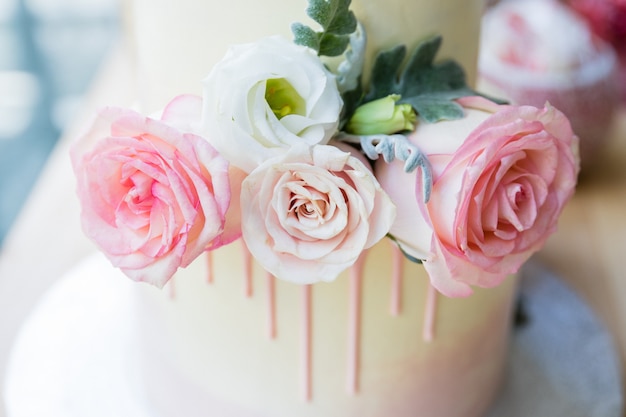 Gâteau de mariée le jour du mariage