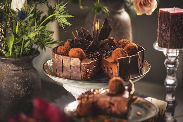 Gâteau mousse au chocolat avec cerise