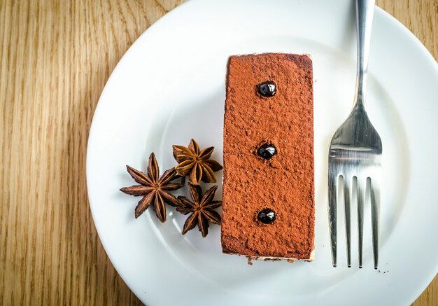 Gâteau mousse aux trois chocolats