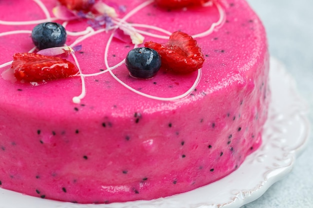 Photo gâteau mousse avec pitahaya