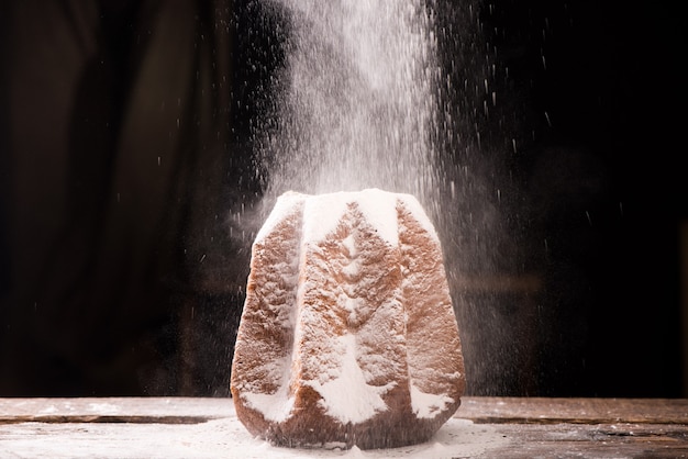 Gâteau de Noël italien Pandoro se bouchent