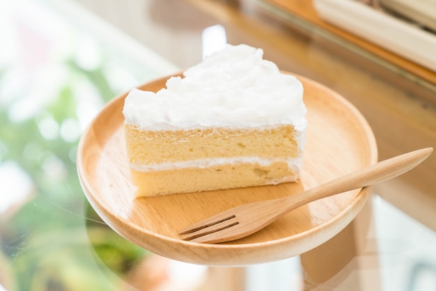 gâteau à la noix de coco sur plaque