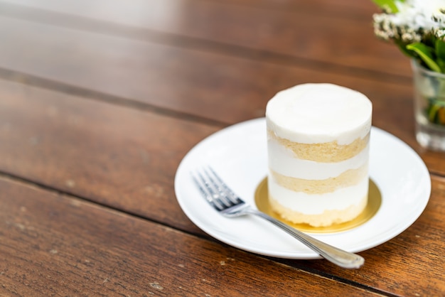 gâteau à la noix de coco sur plaque