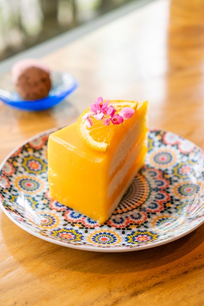 Gâteau à l'orange sur une belle assiette