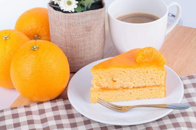 Gâteau à l'orange avec café