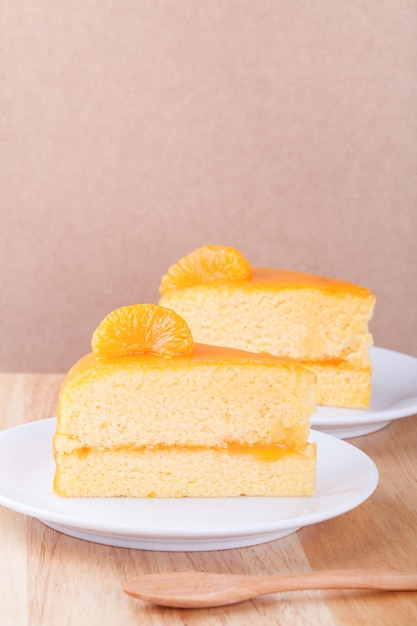 Gâteau à l'orange et cuillère en bois