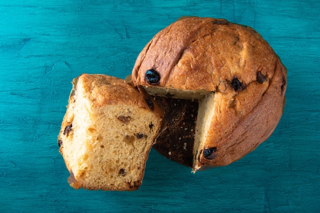 Gâteau panettone servi à Noël