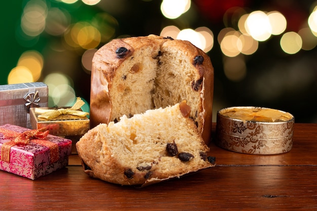 Photo gâteau panettone servi à noël