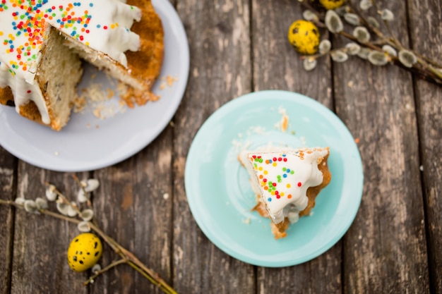 Gâteau de Pâques avec bouquet de saules