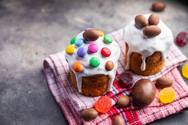 Gâteau de Pâques nourriture sucrée vacances snack dessert repas sur la table copie espace fond alimentaire vue de dessus