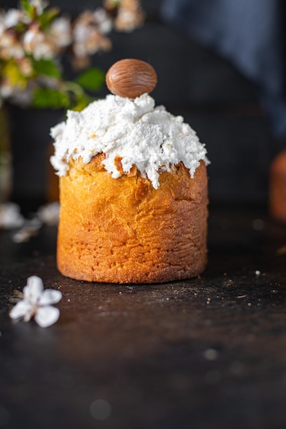 Gâteau de Pâques pain sucré vacances dessert repas collation alimentaire sur la table copie espace fond alimentaire