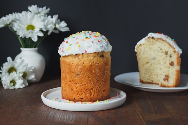 Gâteau de Pâques russe et ukrainien traditionnel kulich paska pain de pâques