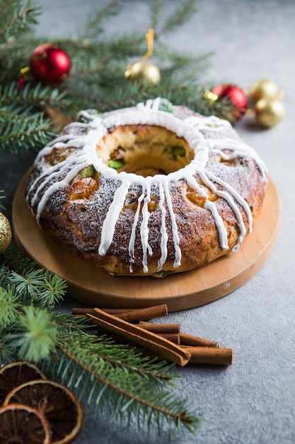 Gâteau de l'Épiphanie, Gâteau des rois, Roscon de reyes ou Rosca de reyes. Gâteau de Noël traditionnel espagnol.