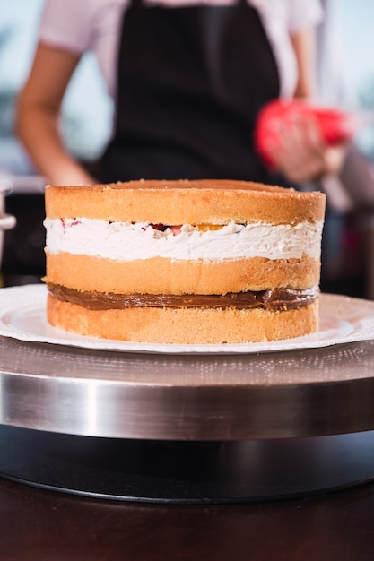 Gâteau, prêt pour la décoration