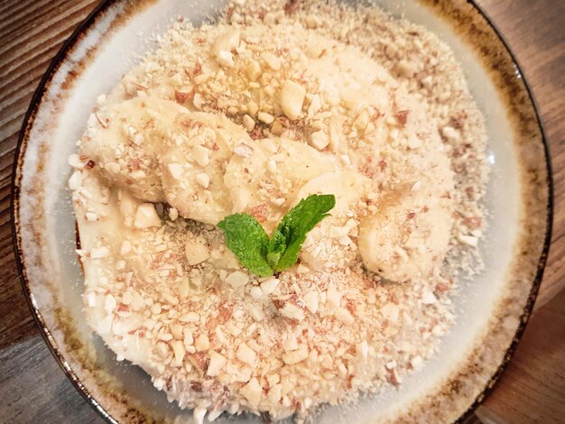 Gâteau sucré sur une table