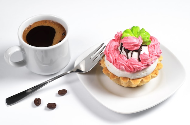 Gâteau et tasse de café chaud