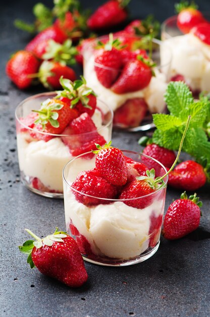 Gâteau tiramisu aux fraises et menthe