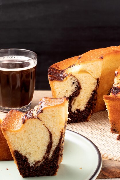 Gâteau traditionnel torsadé à la vanille et au chocolat.