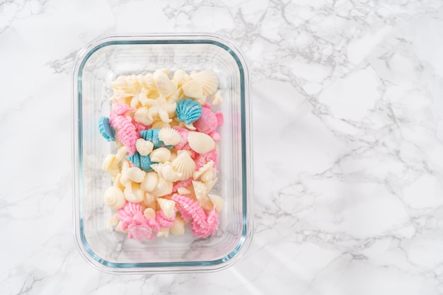 Gâteau à la vanille à 3 couches sur le thème de la sirène