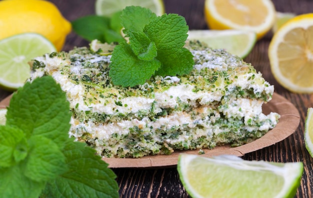 Gâteau vert à la crème et au citron vert