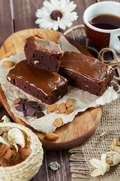 Gâteau sur vieux bois