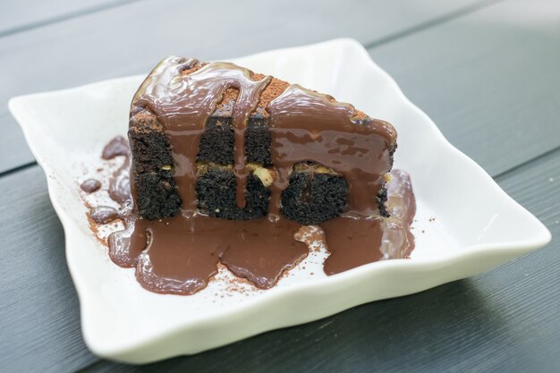 Gâteaux au chocolat sur la table