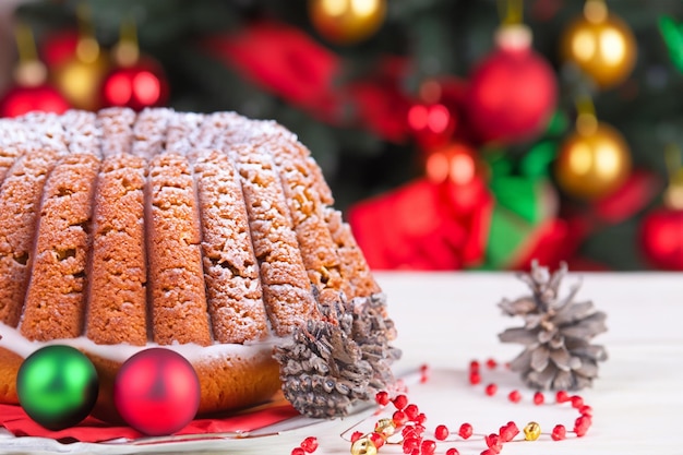 Les gâteaux avec des décorations de Noël sont festifs et très amusants