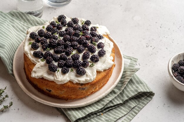 Gâteaux frais aux mûres et fromage à la crème