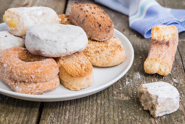 Gâteaux traditionnels de polvorones et mantecados