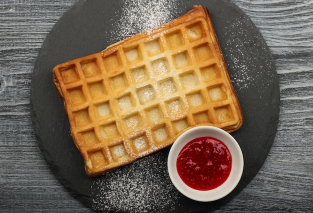 Gaufre américaine ou belge à la confiture de framboise