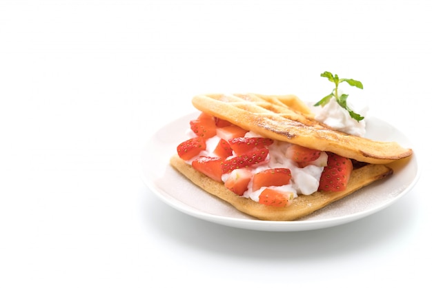 gaufre à la fraise sur blanc