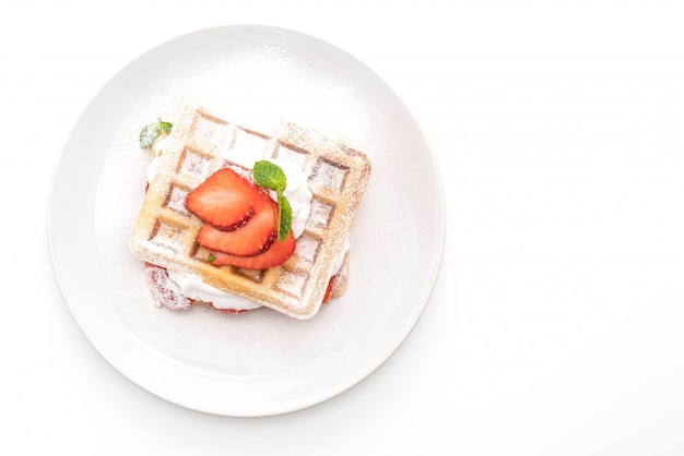 gaufre à la fraise sur blanc