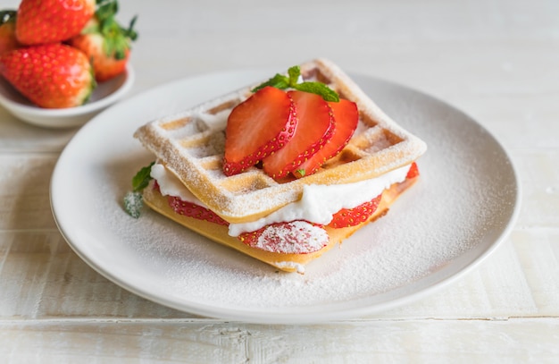 gaufre à la fraise sur bois