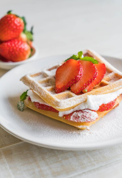 gaufre à la fraise sur bois