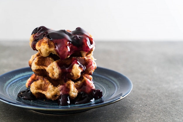 gaufre à la sauce aux bleuets