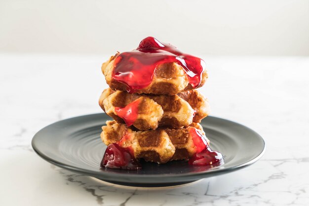 gaufre à la sauce aux fraises