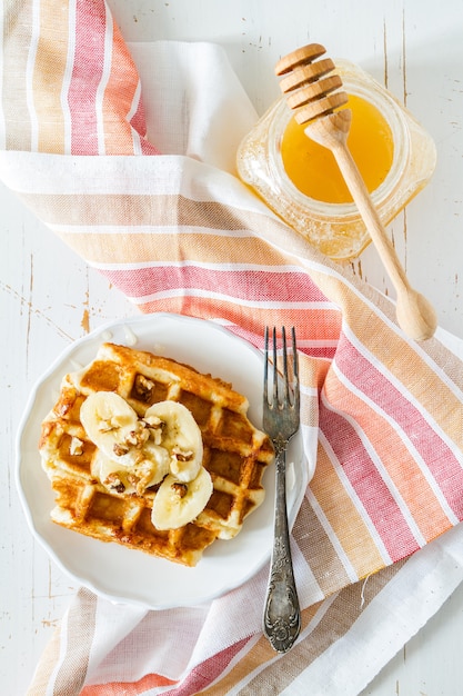 Gaufres à la banane et au miel de noix