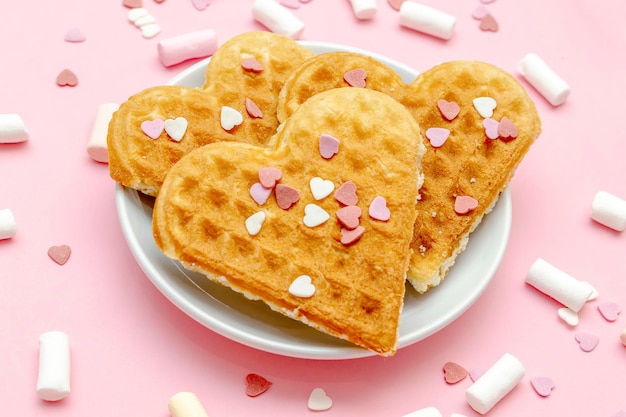 Gaufres belges en forme de coeur sweet confettissprinklesmarslow dessert food Valentines womens day
