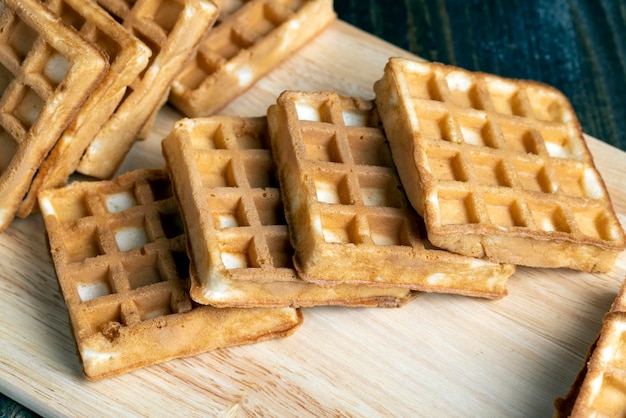 Gaufres douces carrées sur la table