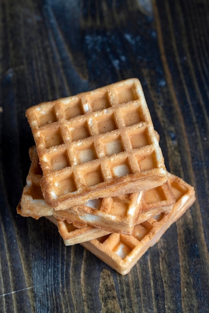 Gaufres douces carrées sur la table